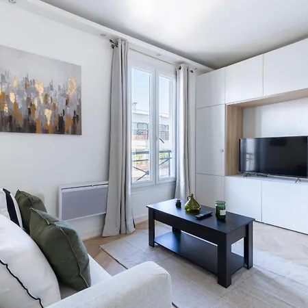So Ouest Courcelles Magnifique アパート *