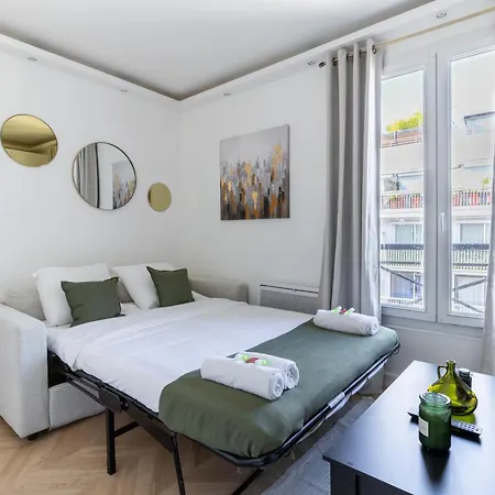 So Ouest Courcelles Magnifique * ルヴァロワ＝ペレ