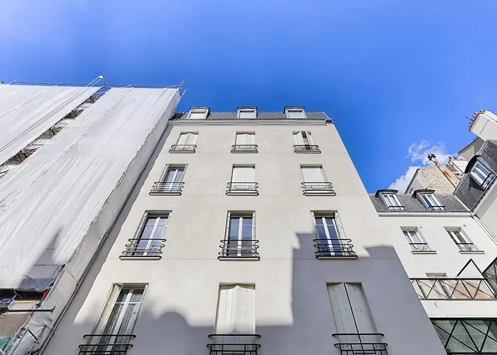 So Ouest Courcelles Magnifique アパート